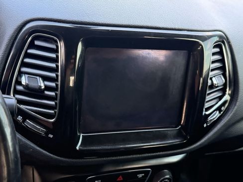 Used 2018 Jeep Compass Limited w/ Navigation Group FWD image 23