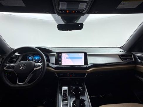 Used 2024 Volkswagen Atlas Cross Sport SE FWD image 24