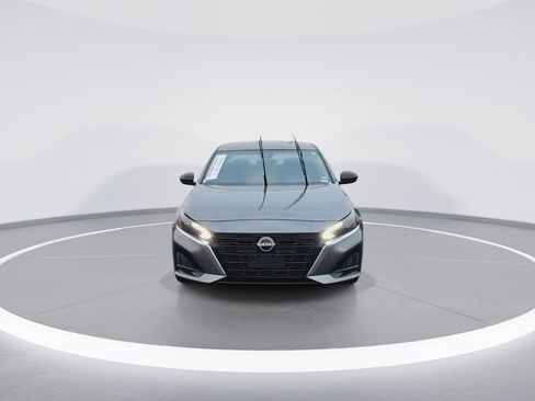 Used 2024 Nissan Altima 2.5 SV image 3