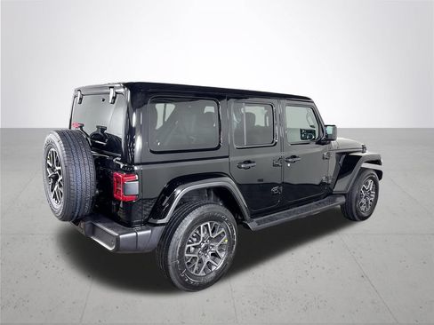New 2026 Jeep Wrangler Unlimited Sahara AWD/4WD image 6