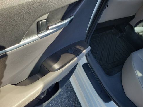 Used 2023 Toyota Camry SE image 10