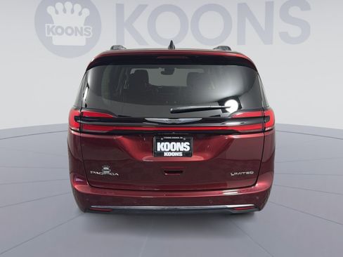 Used 2023 Chrysler Pacifica Limited image 5