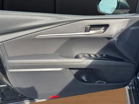 Used 2025 Toyota Camry SE w/ Convenience Package image 24