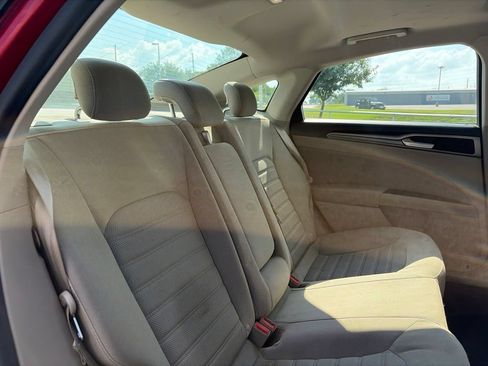 Used 2020 Ford Fusion SE FWD image 31