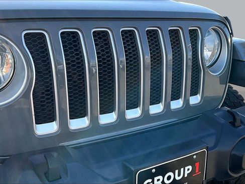 Used 2018 Jeep Wrangler Unlimited Sahara AWD/4WD image 30