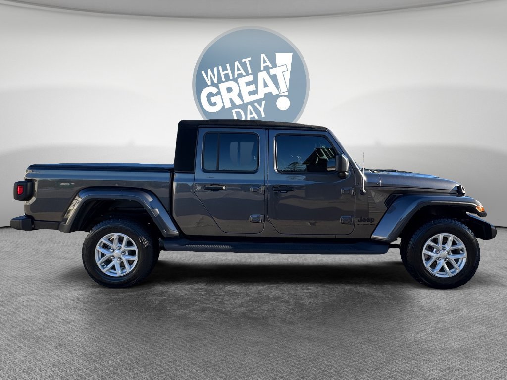 Used 2023 Jeep Gladiator Sport AWD/4WD image 2