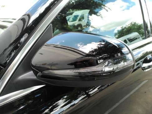 Used 2024 Mercedes-Benz GLB 250 w/ Driver Assistance Package image 18