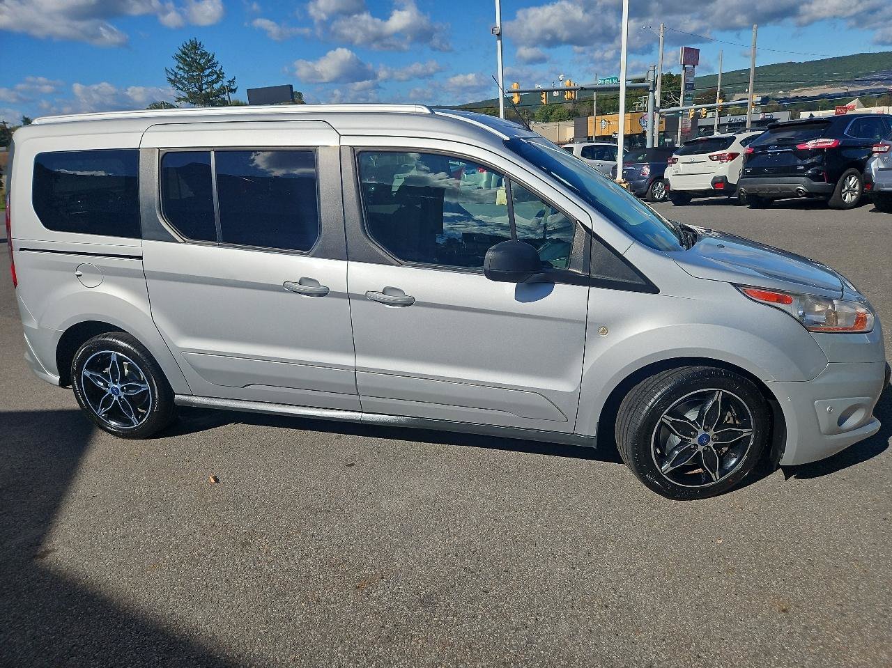 Used 2017 Ford Transit Connect XLT FWD image 2