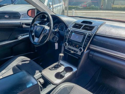 Used 2012 Toyota Camry SE FWD image 37