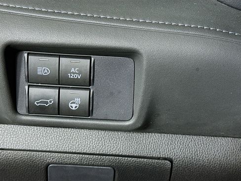 Used 2021 Toyota Highlander Limited image 17