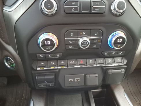 Used 2021 GMC Sierra 1500 Denali w/ Denali Ultimate Package AWD/4WD image 18