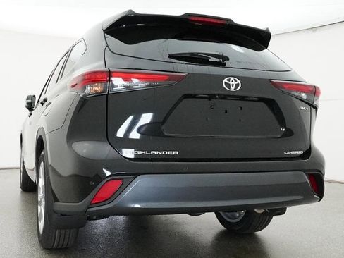 New 2026 Toyota Highlander Limited AWD/4WD image 3