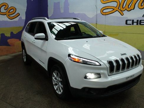 Used 2017 Jeep Cherokee Latitude w/ Comfort & Convenience Group image 4