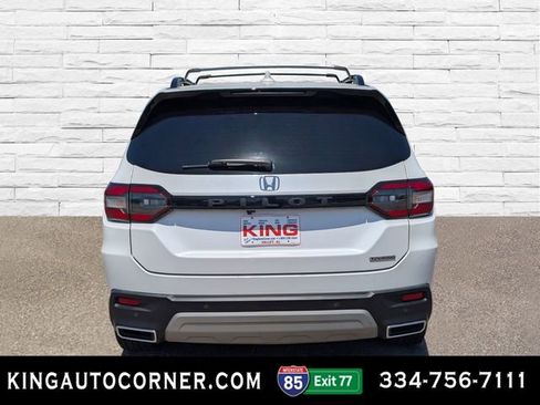 Used 2024 Honda Pilot Touring image 6