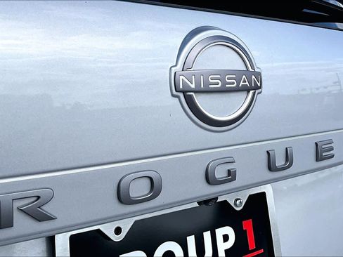 Certified 2025 Nissan Rogue SV FWD image 31