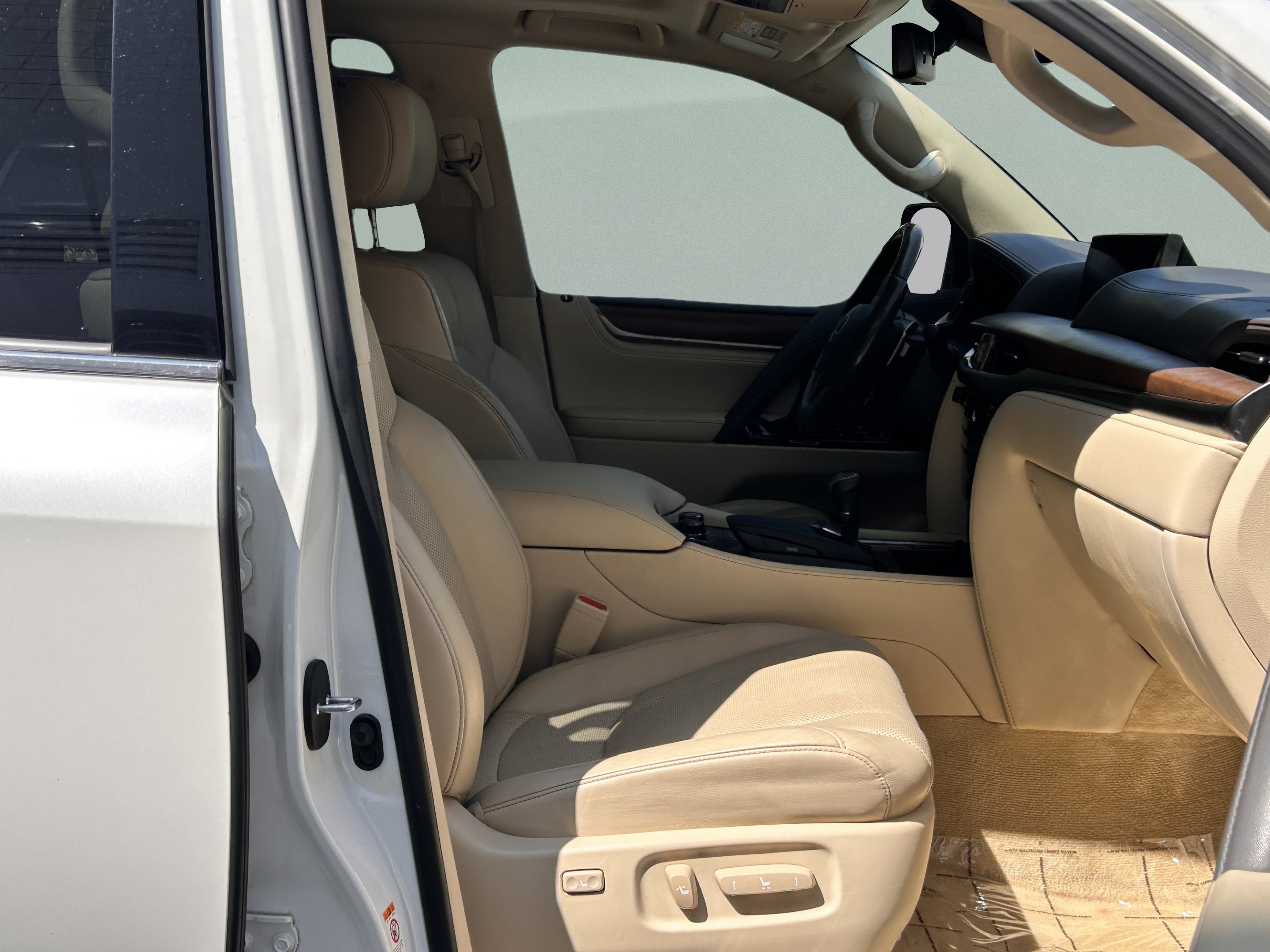 Used 2017 Lexus LX 570 4WD w/ Luxury Package image 89