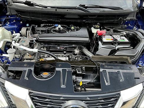 Used 2018 Nissan Rogue SV w/ Premium Package image 9