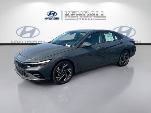 New 2026 Hyundai Elantra Limited FWD image 3
