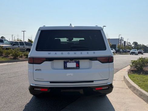 Used 2023 Jeep Wagoneer L 4WD w/ Premium Group I image 19