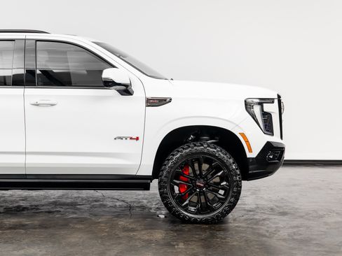 Used 2025 GMC Yukon AT4 Ultimate w/ LPO, Illumination Package AWD/4WD image 23