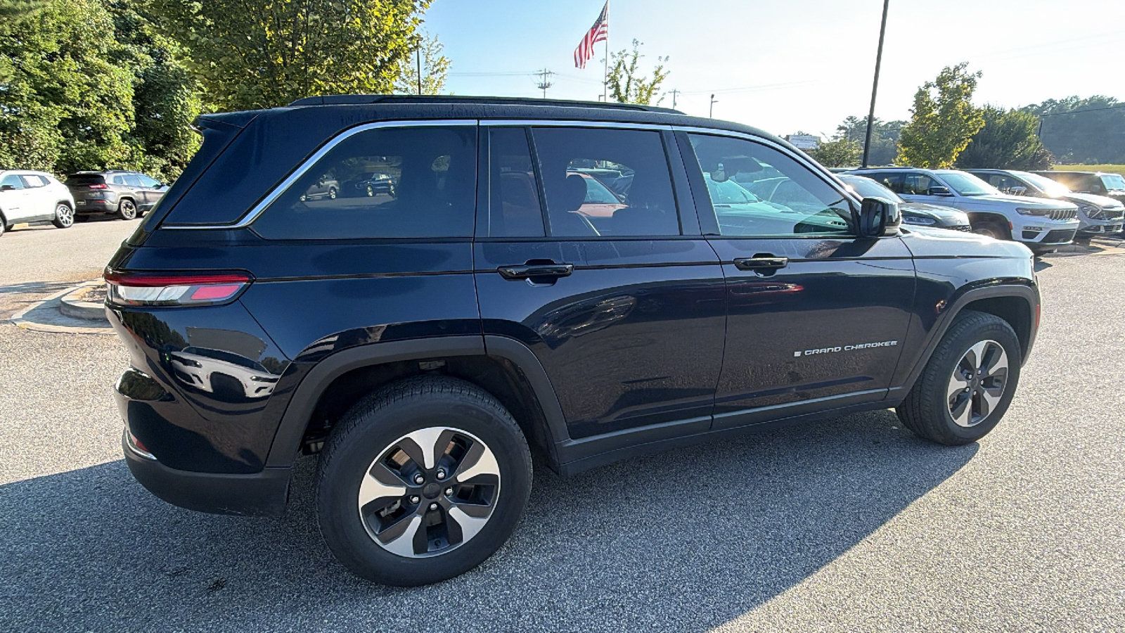 Used 2024 Jeep Grand Cherokee Limited 4xe AWD/4WD image 8