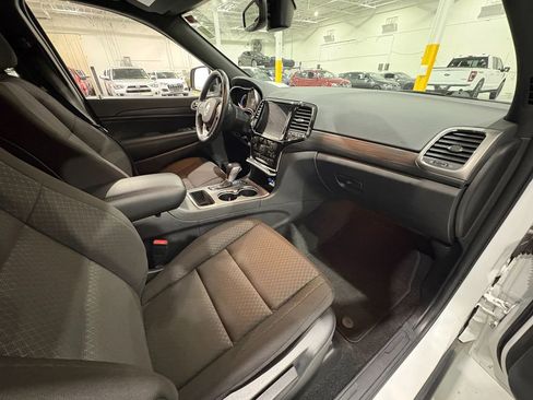 Used 2022 Jeep Grand Cherokee Laredo E w/ Security & Convenience Group AWD/4WD image 43