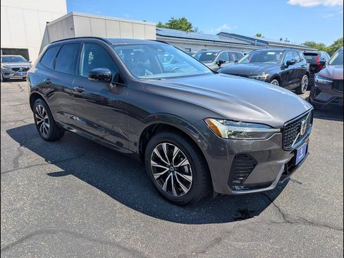 Certified 2025 Volvo XC60 B5 Core AWD/4WD image 3