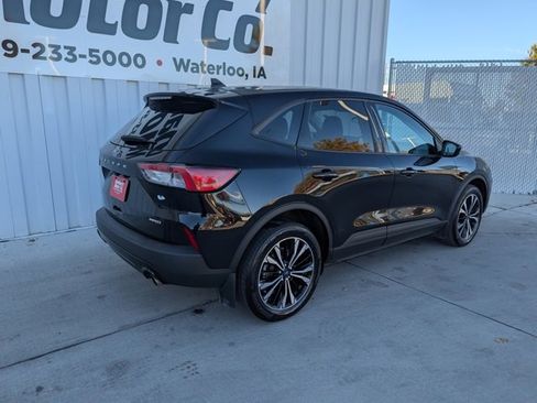 Used 2022 Ford Escape SE w/ SE Sport Appearance Package image 23