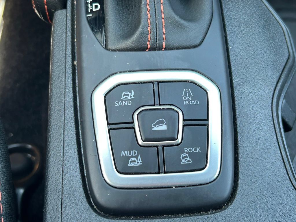 Used 2026 Nissan Frontier PRO-4X AWD/4WD image 29