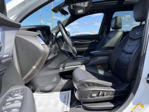 Used 2023 Cadillac XT6 AWD image 11