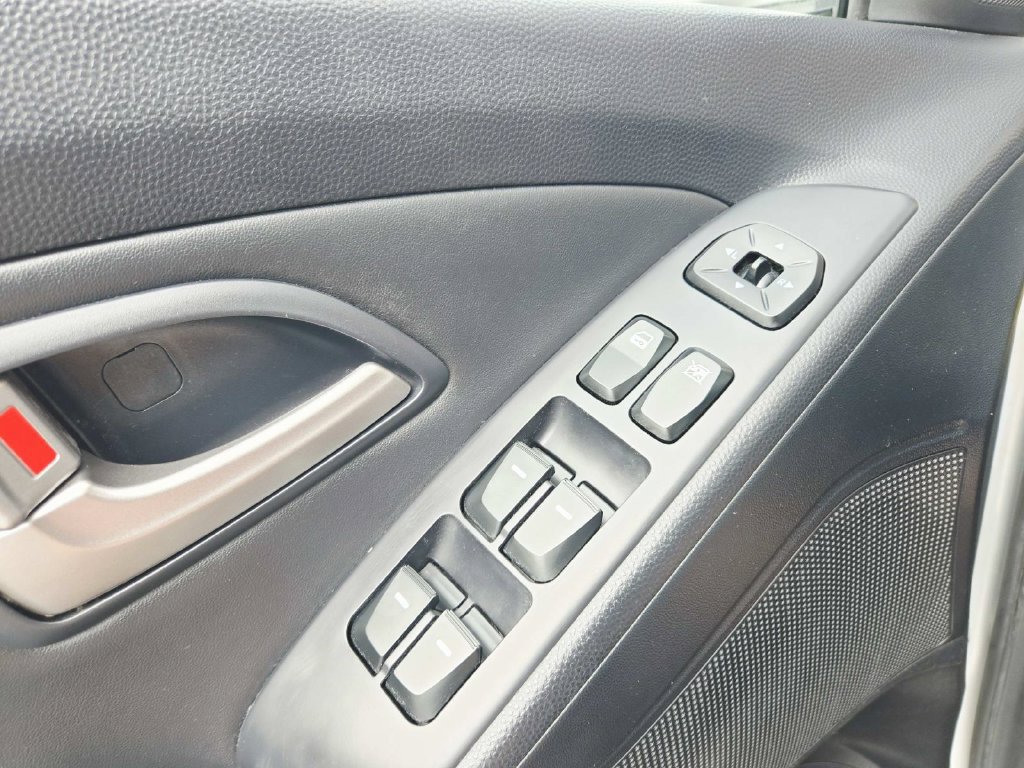 Used 2010 Hyundai Tucson GLS w/ Popular Equipment Pkg 2 FWD image 31