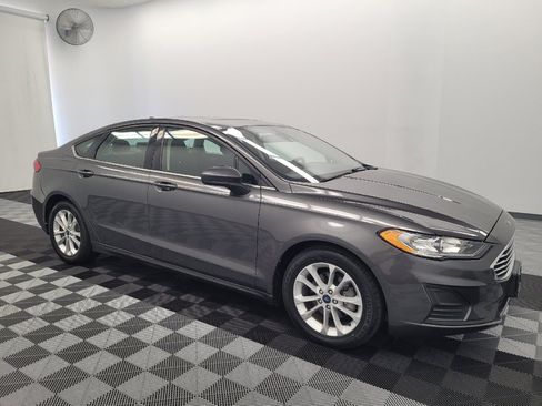 Used 2020 Ford Fusion SE FWD image 11