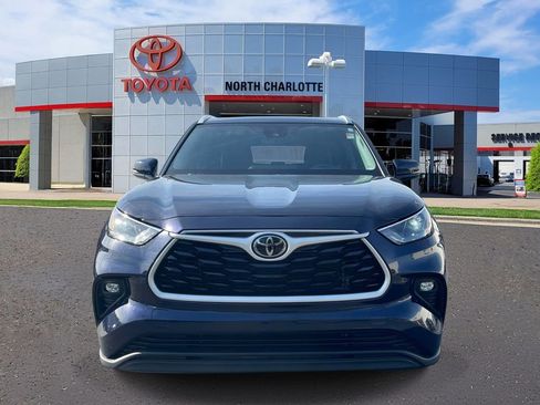 Used 2024 Toyota Highlander XLE image 3