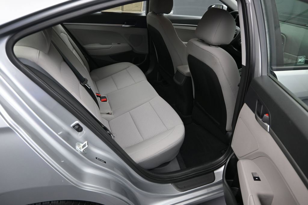 Used 2020 Hyundai Elantra SE FWD image 22