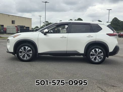 Used 2021 Nissan Rogue SV FWD image 2