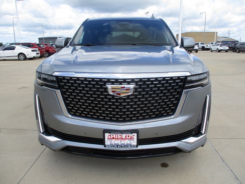 Used 2024 Cadillac Escalade Luxury image 9