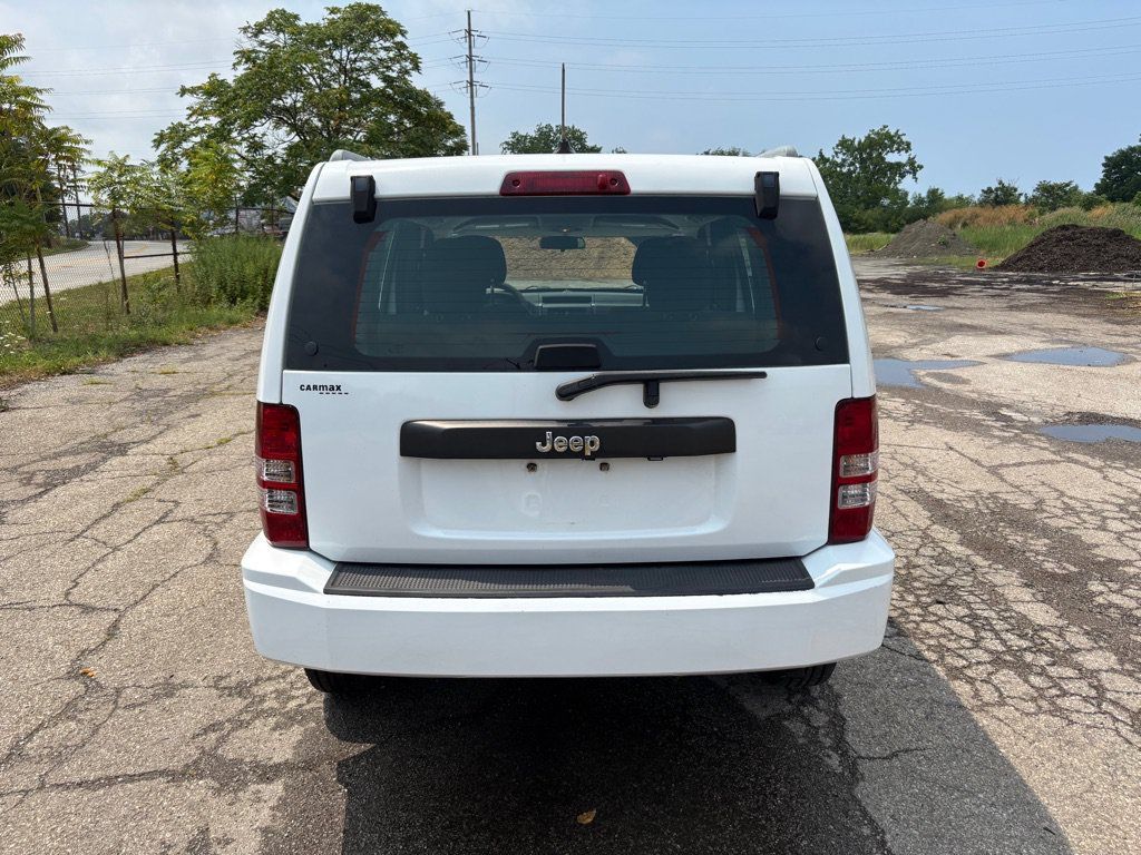 Used 2012 Jeep Liberty Sport RWD image 4