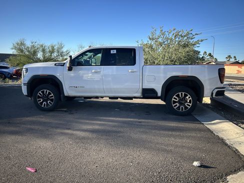Used 2024 GMC Sierra 2500 AT4 w/ Technology Package image 6