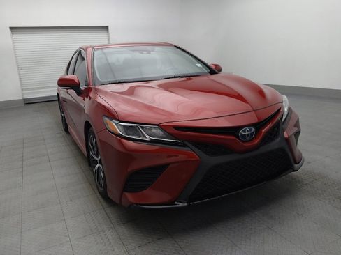 Used 2020 Toyota Camry SE w/ Sunroof Package FWD image 14