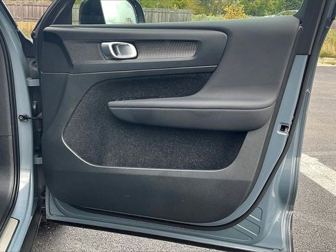 Used 2021 Volvo XC40 T5 R-Design w/ Climate Package image 24