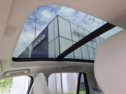 Used 2025 Volvo XC90 T8 Plus w/ Protection Package Premier image 6