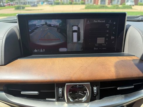 Used 2019 Lexus LX 570 4WD w/ Luxury Package image 28
