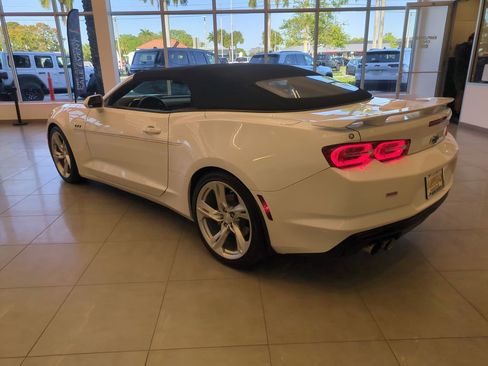 Used 2022 Chevrolet Camaro LT RWD image 8
