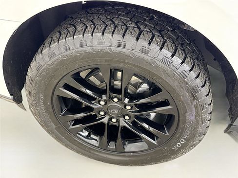 Used 2023 Ford Expedition XLT image 34