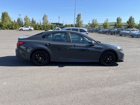 Used 2025 Toyota Camry SE w/ Multimedia Upgrade Package AWD/4WD image 6