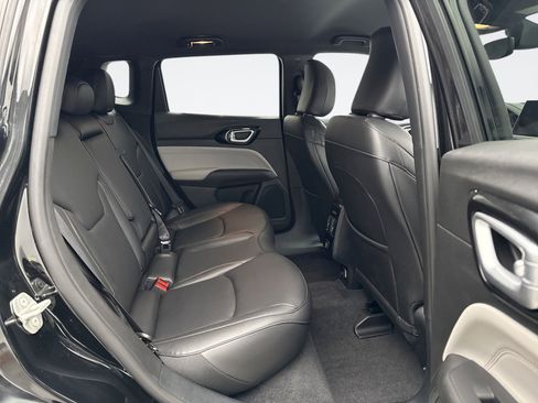 Used 2024 Jeep Compass Limited image 18