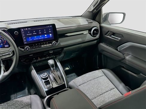 Used 2024 Chevrolet Colorado Z71 w/ Z71 Convenience Package 2 image 25