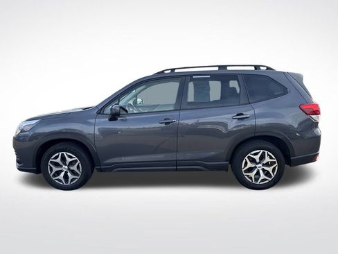 Used 2022 Subaru Forester Premium image 2