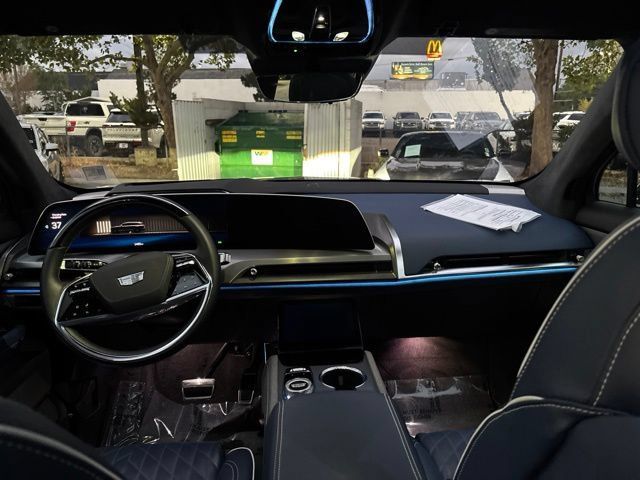 Certified 2026 Cadillac Vistiq Premium Luxury AWD/4WD image 38