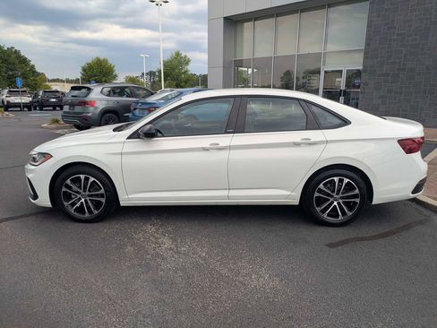 Certified 2025 Volkswagen Jetta Sport FWD image 8